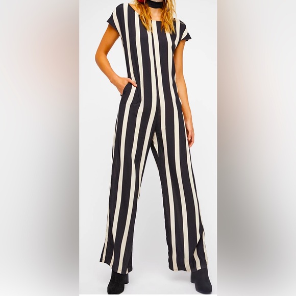 Free People x Flynn Skye Cap Sleeve Downtown Crepe Jumper in Black & Off White - Picture 1 of 7